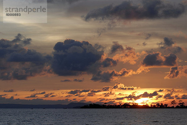 Sonnenuntergang an der Serendipity Beach  Sihanoukville  Kambodscha
