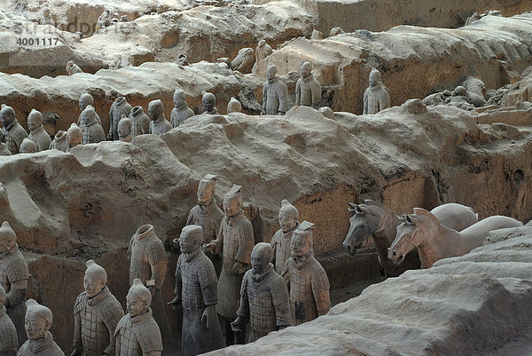 Terrakotta-Armee  Teil der Grabanlage  Halle 1  Mausoleum des 1. Kaisers Qin Shihuangdi bei Xi'an  Provinz Shaanxi  China  Asien