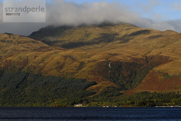 Herbststimmung am Loch Lomond  Tarbet  Schottland  Großbritannien  Europa