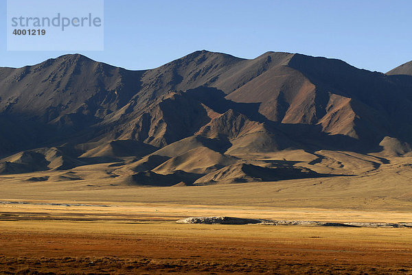 Gebirgsrücken  Gebirgslandschaft im Abendlicht auf der Nordroute nach Senge Tsangpo  Westtibet auf dem Weg nach Guge  Provinz Ngari  Tibet  China  Asien