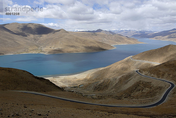 Passstraße am Pangla Pass  Heiliger Yamdrok See  Zentraltibet  Tibet  China  Asien