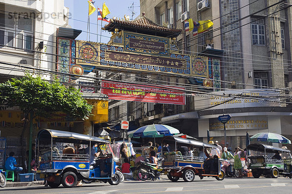 Tuk Tuk  Taxis in China Town  Bangkok  Thailand  Asien