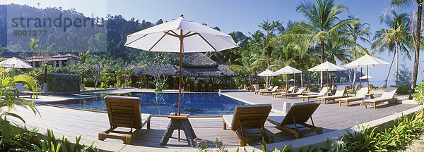 Liegestuhl am Pool  Khao Lak Paradise Resort  Nang Thong Beach  Khao Lak  Andamanensee  Thailand  Asien