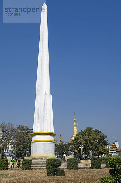 Unabhängigkeitsdenkmal  Obelisk  Rangun  Yangon  Burma  Birma  Myanmar  Asien