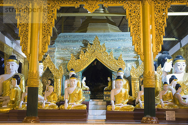 Buddhafiguren  Shwedagon Pagode  buddhistischer Tempel  Rangun  Yangon  Burma  Birma  Myanmar  Asien