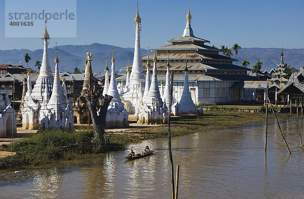 Buddhistischer Tempel  Stupas  Ywama  Inle See  Shan State  Burma  Birma  Myanmar  Asien