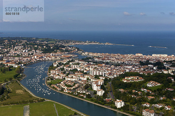 Luftaufnahme  Stadtansicht St Jean de Luz  Frankreich