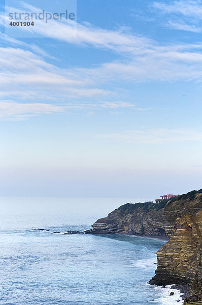 Küste in Sainte Barbe bei Saint Jean de Luz  Baskenland  Frankreich  Europa