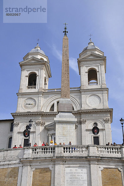 Obelisk  Kirche Santa Trinita dei Monti  Spanische Treppe  Altstadt  Rom  Italien