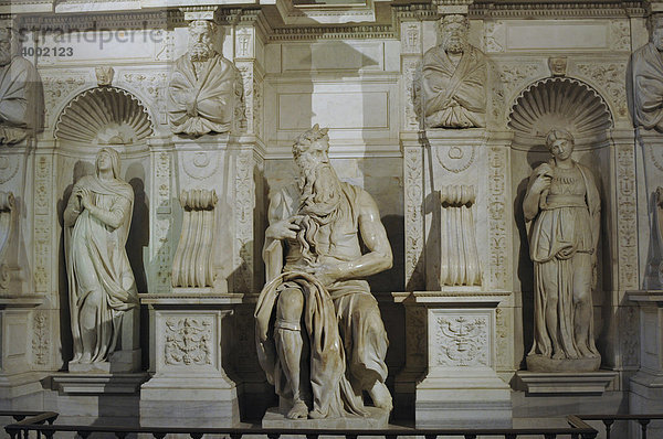Julius Grabmal von Michelangelo Buonarroti in der Kirche San Pietro in Vincoli  Moses mit Hörnern  Altstadt  Rom  Italien