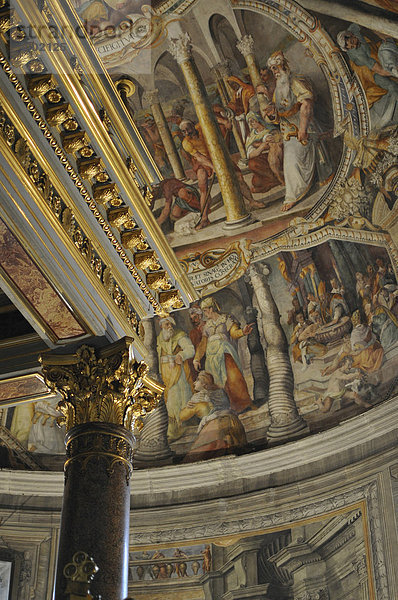 Decken- und Wandgemälde hinter dem Altar der Kirche San Pietro in Vincoli  Altstadt  Rom  Italien