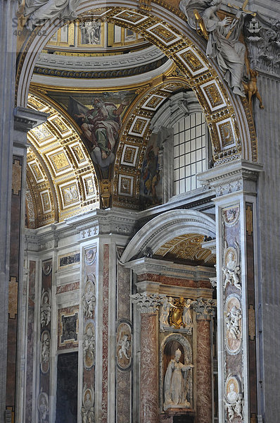 Petersdom  Altstadt  Vatikanstadt  Italien  Europa