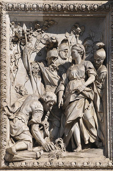 Relief des Brunnen Fontana di Trevi  Trevi-Brunnen  Altstadt  Rom  Italien  Europa