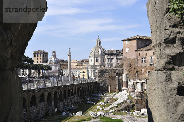 Trajansforum  Fori Imperiali  Kaiserforen  Altstadt  Rom  Italien  Europa
