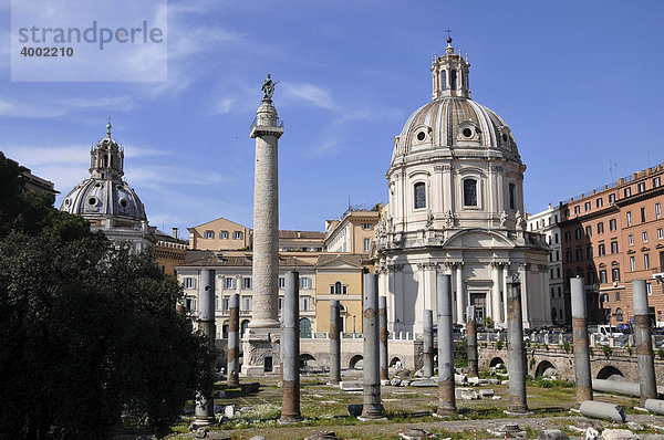Trajanssäule  Santa Maria di Loreto  Fori Imperiali  Kaiserforen  Altstadt  Rom  Italien  Europa