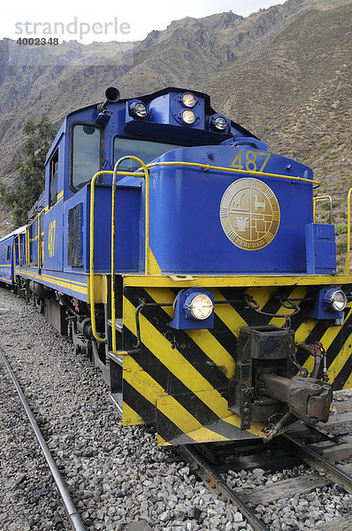 Anden-Eisenbahn-Station  Ollantaytambo  am Weg zum Machu Picchu  Peru  Südamerika  Lateinamerika