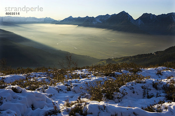 Smog und Dunst über dem Inntal im Winter  Nordtirol  Österreich  Europa