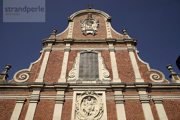 Fassade der Karmeliterkirche in Brügge  Belgien  Europa