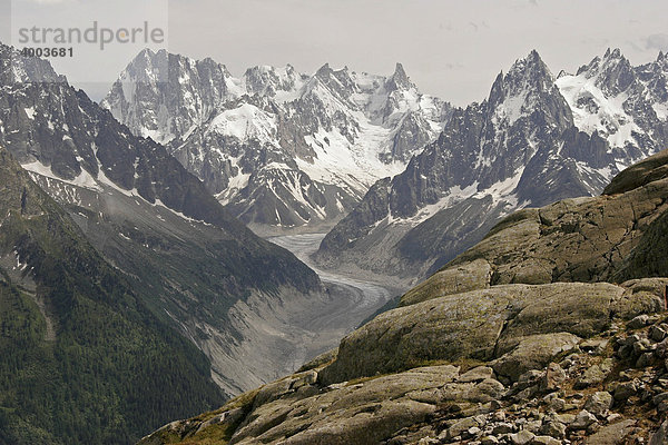 Gletscher La Mer de Glace und Montblanc-Massiv bei Chamonix-Mont-Blanc  Frankreich  Europa