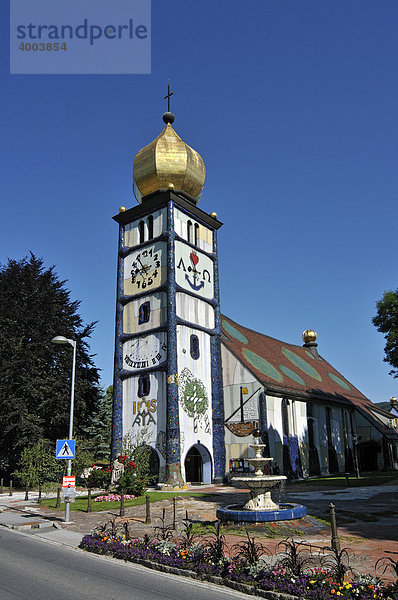 St.-Barbara-Kirche  Kirche der Hl. Barbara  neugestaltet von Friedensreich Hundertwasser  in Bärnbach  Steiermark  Österreich  Europa
