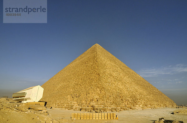 Große Pyramide von Giseh  Pyramide des Cheops oder Khufu  Gizeh Nekropole nahe Kairo  Ägypten  Nord-Afrika