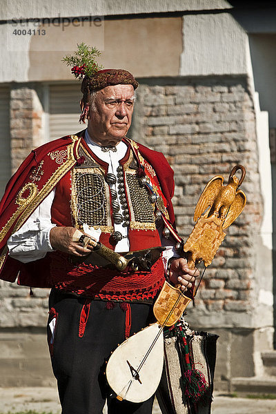Alter Mann in traditioneller kroatischer Tracht  Kroatien  Europa