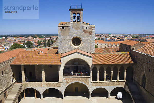 Die Fassade des Ostflügels im Palast der Könige von Mallorca in Perpignan  DÈpartement PyrÈnÈes-Orientales  im Roussillon  Region Languedoc-Roussillon  Südfrankreich  Frankreich