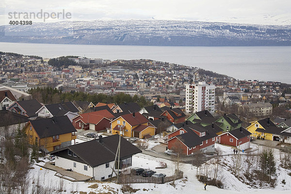 Blick auf die Stadt Narvik am Ofotfjorden in Norwegen