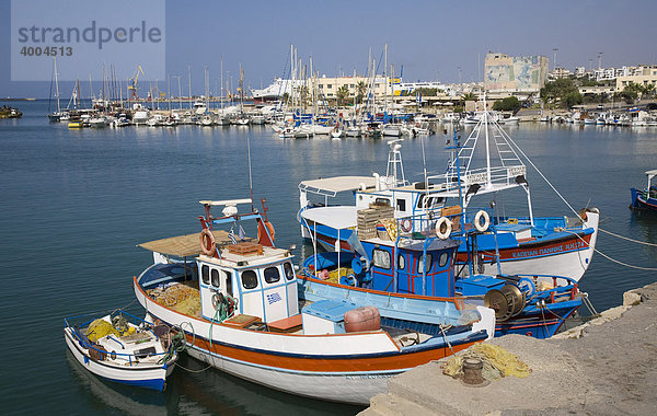 Fischerboote im venezianischen Hafen von Heraklion  Insel Kreta  Griechenland