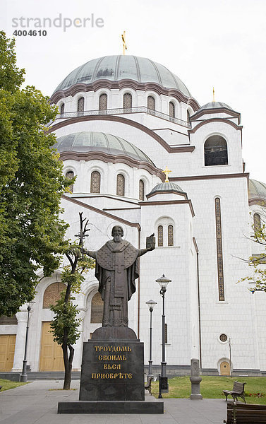 Monument des Heiligen Sava vor der Kathedrale des Heiligen Sava in Belgrad  Serbien