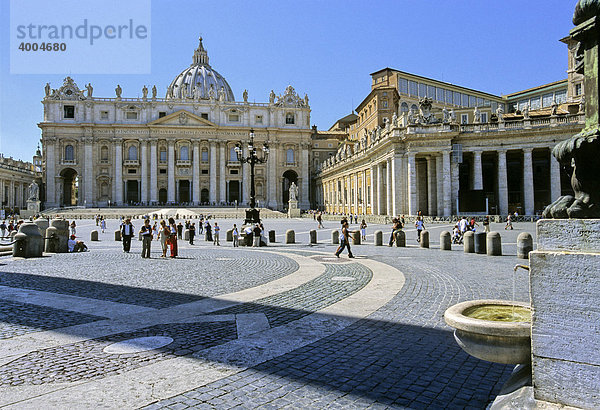Dom St. Peter  Petersdom  Trinkwasser - Brunnen  Petersplatz  Piazza San Pietro  Vatikan  Rom  Latium  Italien  Europa