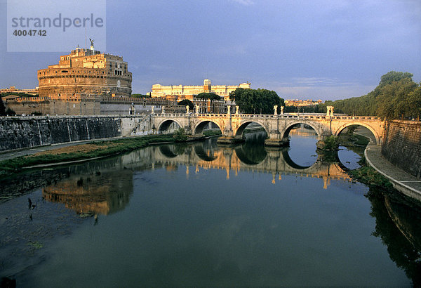 Engelsburg  Engelsbrücke  Tiber  Rom  Latium  Italien  Europa