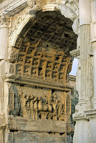 Relief im Titusbogen  Forum Romanum  Rom  Latium  Italien  Europa