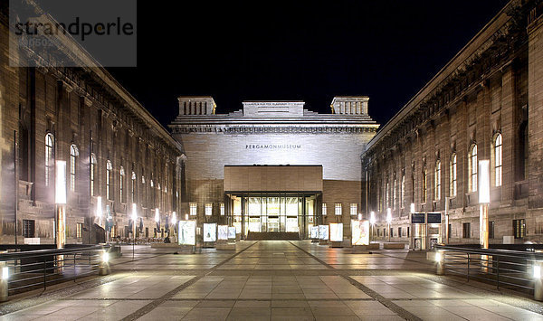 Pergamonmuseum auf der Museumsinsel  Mitte  Berlin  Deutschland  Europa