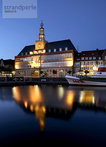 Rathaus  Emden  Ostfriesland  Niedersachsen  Deutschland  Europa