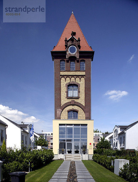 Zu Büros umgebauter Wasserturm  Gelsenkirchen  Ruhrgebiet  Nordrhein-Westfalen  Deutschland  Europa