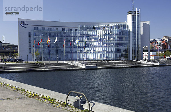 Bürogebäude Hörn Campus mit wellenförmiger Fassade  Kiel  Schleswig-Holstein  Deutschland  Europa