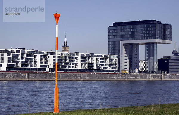 Kranhaus und Wohngebäude Wohnwer(f)t im Rheinauhafen  Köln  Rheinland  Nordrhein-Westfalen  Deutschland  Europa