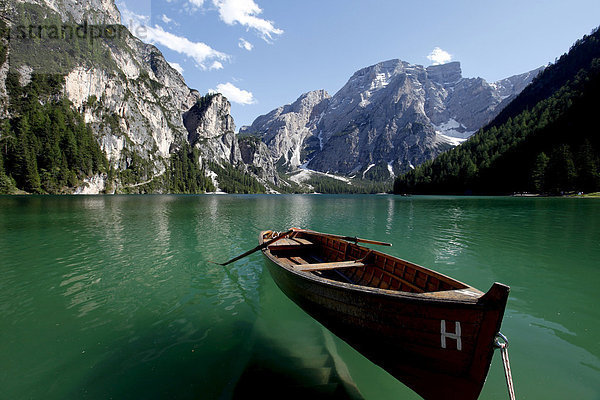 Boot  Pragser Wildsee  Lago di Braies  Dolomiten  Südtirol  Alto Adige  Italien  Europa