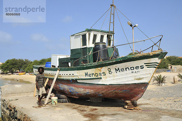 Fischkutter  Sal Rei  Insel Boa Vista  Kapverdische Inseln  Kap Verde  Afrika