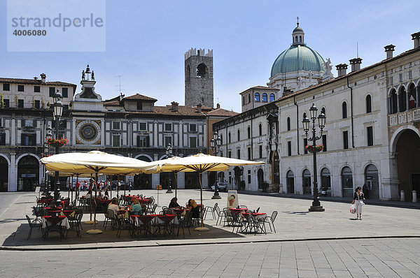 Piazza della Loggia mit Dom im Hintergrund  Brescia  Lombardei  Italien  Europa