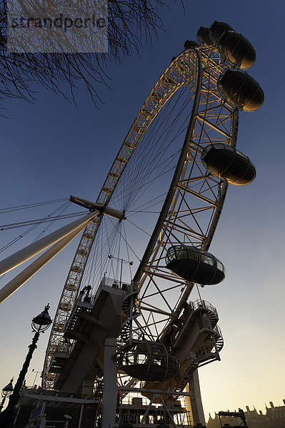 Das London Eye Riesenrad  South Bank  London  England  Großbritannien  Europa