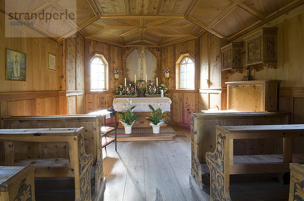 Almkapelle Innenansicht  Kapelle Karmelisen-Alm  Villgratental  Osttirol  Österreich  Europa