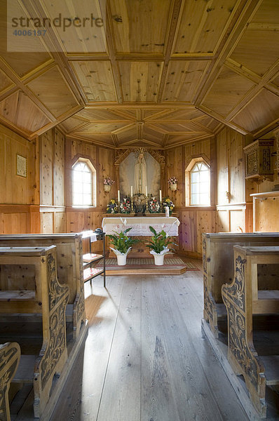 Almkapelle Innenansicht  Kapelle Karmelisen-Alm  Villgratental  Osttirol  Österreich  Europa