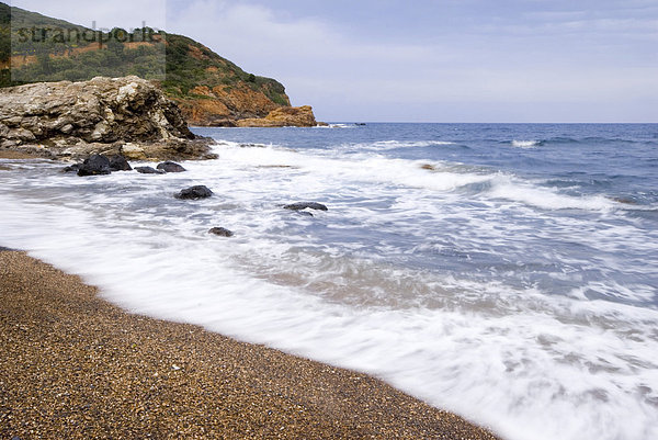 Meeresbrandung auf Elba  Insel Elba  Italien  Europa