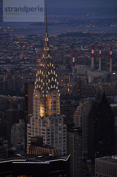 Nächtlicher Blick auf das Chrysler Building  New York  USA