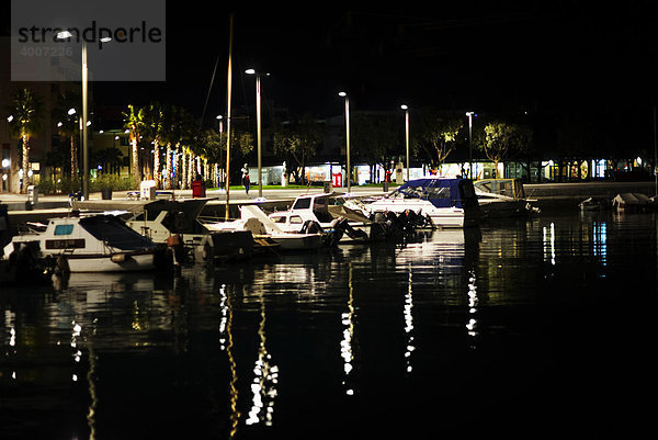 Hafen bei Nacht  Koper  Slowenien