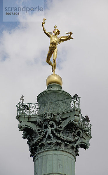Goldener Engel auf Julisäule  Place de la Bastille  Paris  Frankreich  Europa