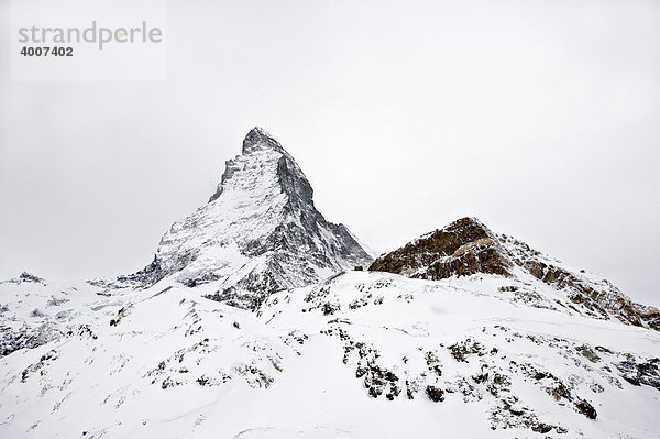 Matterhorn im Winter  Wallis  Schweiz  Europa