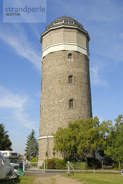 Hoher Turm aus Basalt  alter Wasserturm  Mühlheim am Main  Hessen  Deutschland  Europa